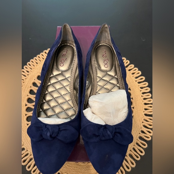 Brand new never worn has a small stain on the top of the shoe see pictures - Picture 3 of 7